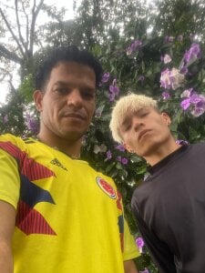 MaxyRyan Hello, we are a couple happily in love. Pic 6