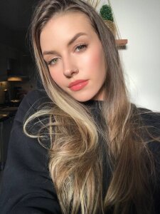 ElegantLadyMiaPublic照片 3