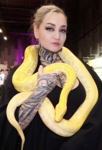 MistressDarkSindel Mistress and her snakes Pic 2