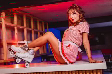 SabrinaSpell_ Retro Power Girl 💥 Foto 4