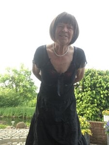 Dorle45 Das ist Dorle,im Garten Pic 6