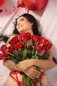 Mara_HugeAss Public Pic 5