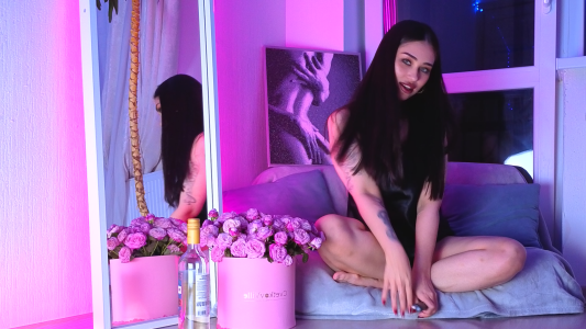 Sofia_Plump Public Pic 6