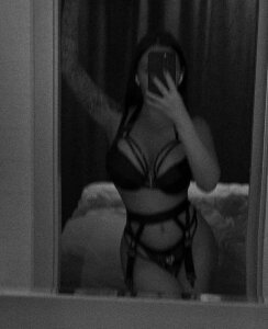 Zlata_Accidental Public Pic 5