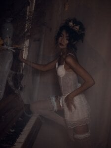 LeyylaStoone In the Queen's chambers Bilde 5