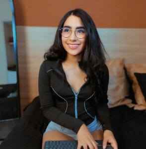 ♥ Being lovely naughty Online de scarlett25__  3 Imagens