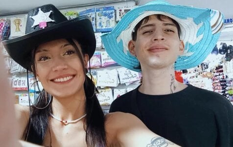 sett_and_gwen Trying on funny hats Pic