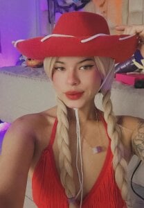 Dapnne_ Cowgirl sexy Pic 3