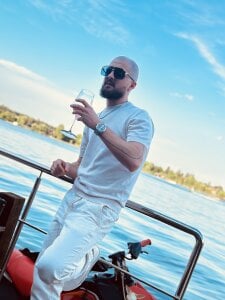 JamesMyerss 🥂 Gambar