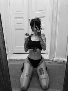 Thunder-Cunt Public Pic 9