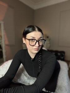 Chloe__Hilton Public Gambar 2