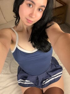 Up skirt and cute face 💕😊 de GiovannaAntonelli  4 Imagens