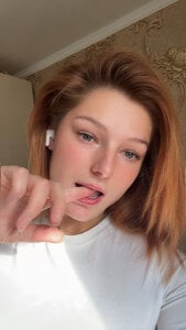 Wet___librarian Look at me Bilde