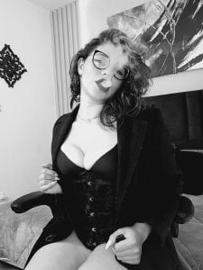 Dakhota_Rouge Soft lights are enough ... 🖤🤍  8. fénykép