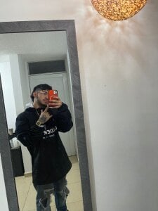 KNOW ME od Connor_Allister  6 snímek