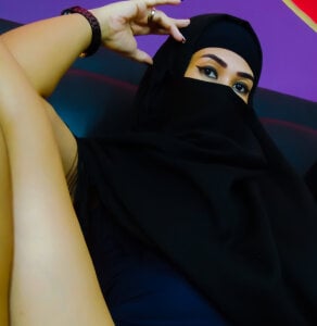 Zahra_Elena Public Pic 2