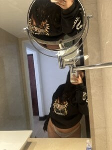 MilyCortt Public  3টি ছবি