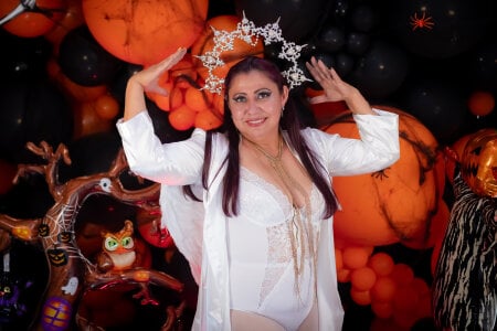 EmmaJhomson HALLOWEEN 2025 👻 Pic 3