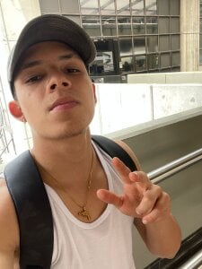 CRISTOPHER_BELL Public Pic 7