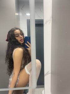 I'm your little angel girl whose pussy is wet and delicious juice flows from her💦😘😛 de NikaBliss  2 Imagens