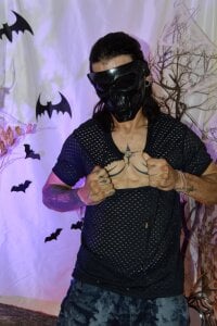 Do you dare to take off my mask... or do you prefer to imagine it? de AlbertBernal69  Imagens