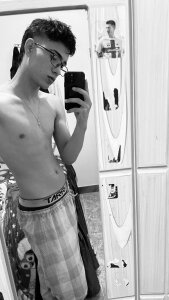 IsaacHot_1 Public Pic 7