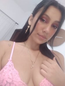 MariaJoseWalker Good morning, sweetheart ☀️💋 I’m live now, ready to make your heart race and your mind wander to sw Pic