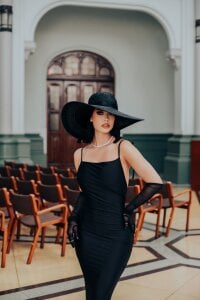 ElleDiane Glamorous and elegant Elle Pic 4