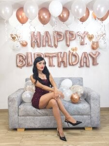 SophieBaker__のToday, it's not the years that count, but the smiles! Happy birthday to me! 🥰🎂🎁の 6枚の写真