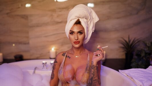 Nicol2Naya Bright, confident and full of naughty energy 😈 Let me bring you sunshine, smiles & hot vibes Foto 8