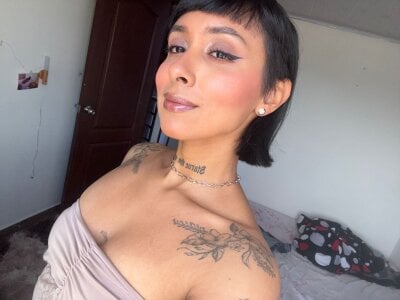 _Saraaparker_ I'm just a girl 😉 Pic 3