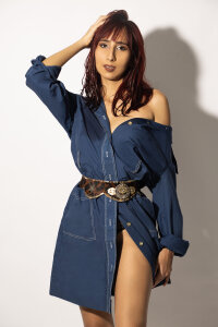 Laaura-Velez Top Pic