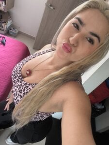 violet-grey Public slika