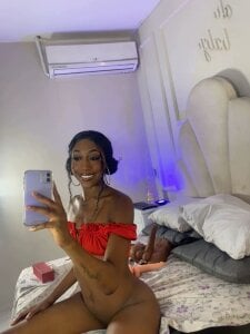 Anamonrroe 🍒 Gambar