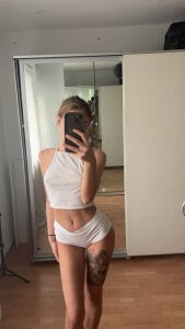 romyxxs Public Pic 3