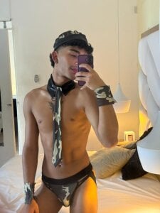 a gay soldier? mmmm 🔥😈 de Mike_thomsonn  2 photos