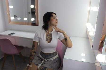 JuliMonroe19 Public Gambar