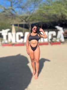 liz_monserrat_1 Hello merry christmas, day of walking Pic