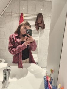 Mona_Slearys Do you like my hairstyle? Pic