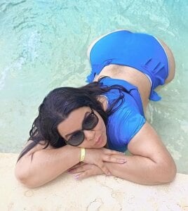 Alanna-sloppy a day of sun, sea and beach 🏖  2টি ছবি