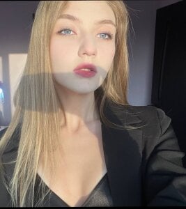 AveryBerkson walk on a day off Pic