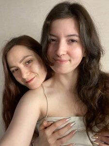 LaneDoellのshy girlsの 9枚の写真