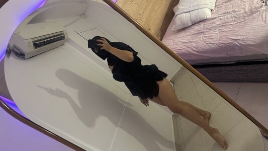 Jasmin_hamdanのThey say that desire is in the details... do you notice them?の 6枚の写真