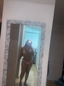 Mishell_Sharman_ Public Bilde