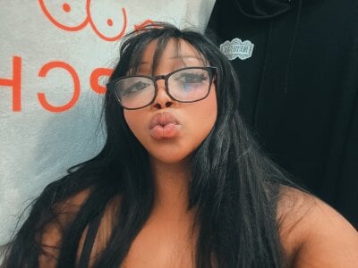 HOTMILFKATIEE KISSESS♥️ Pic 7
