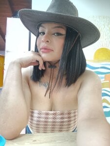 sherylgrey If you get any closer, you'll feel the heat of this cowgirl❤️ ‍🔥 Pic 3