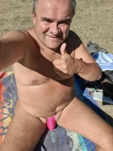 Microstringer64 sexy im Freibad Foto 2