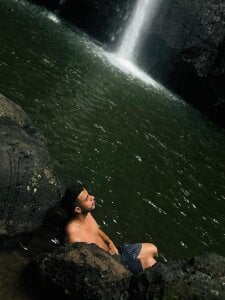 On the river de Ethan_king_  2 photos