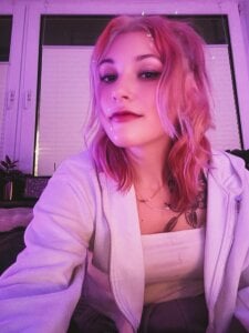 Naya-hot Public Pic 4