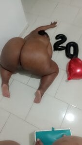 We've reached 20ml ❤️‍🔥💋 de Bigasshott_  Imagens